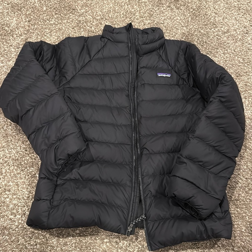 Like new! Patagonia Black Puffer Jacket Youth XL